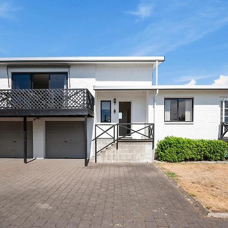 Lake Vista At Two Mile Bay- Taupo Central Home Bagian luar foto