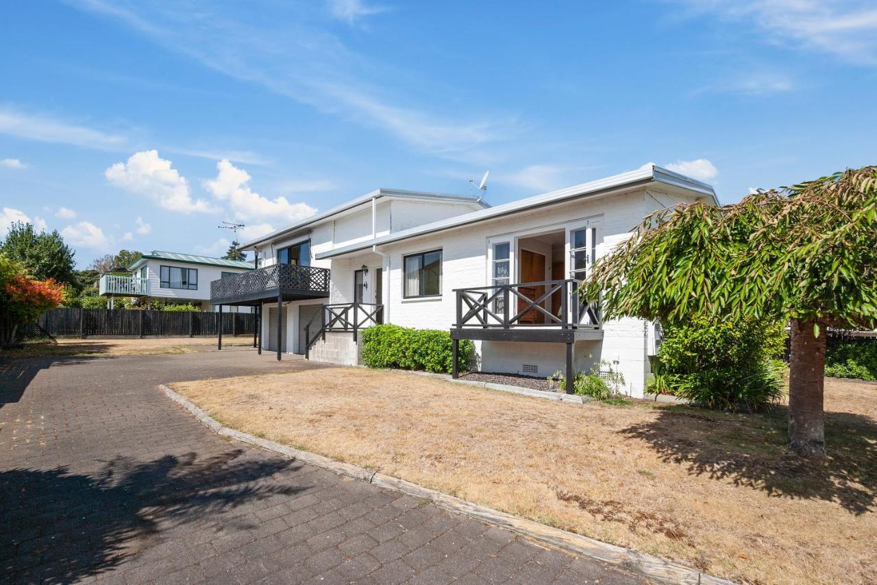 Lake Vista At Two Mile Bay- Taupo Central Home Bagian luar foto