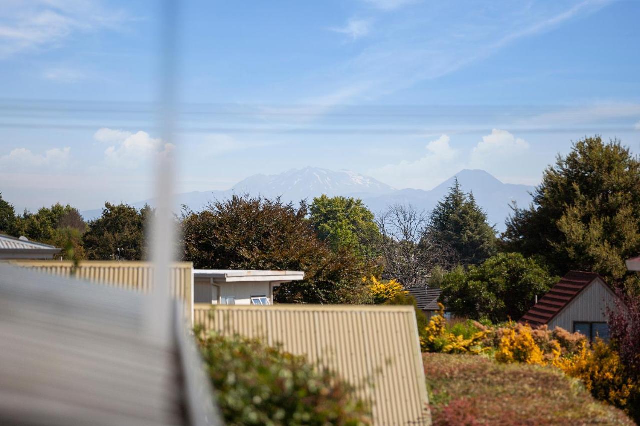 Lake Vista At Two Mile Bay- Taupo Central Home Bagian luar foto