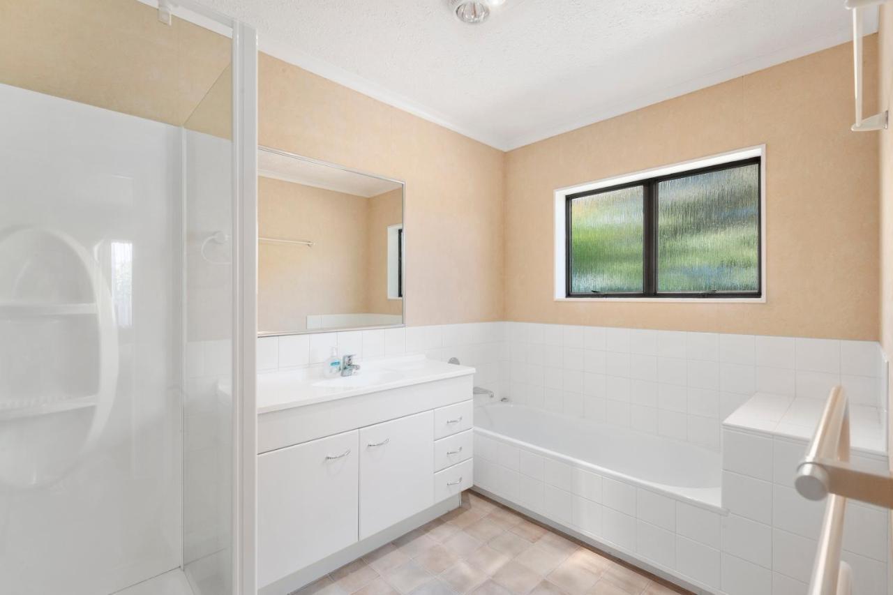 Lake Vista At Two Mile Bay- Taupo Central Home Bagian luar foto