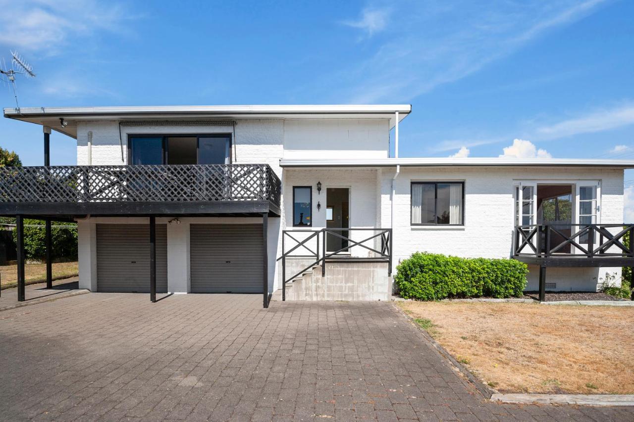Lake Vista At Two Mile Bay- Taupo Central Home Bagian luar foto
