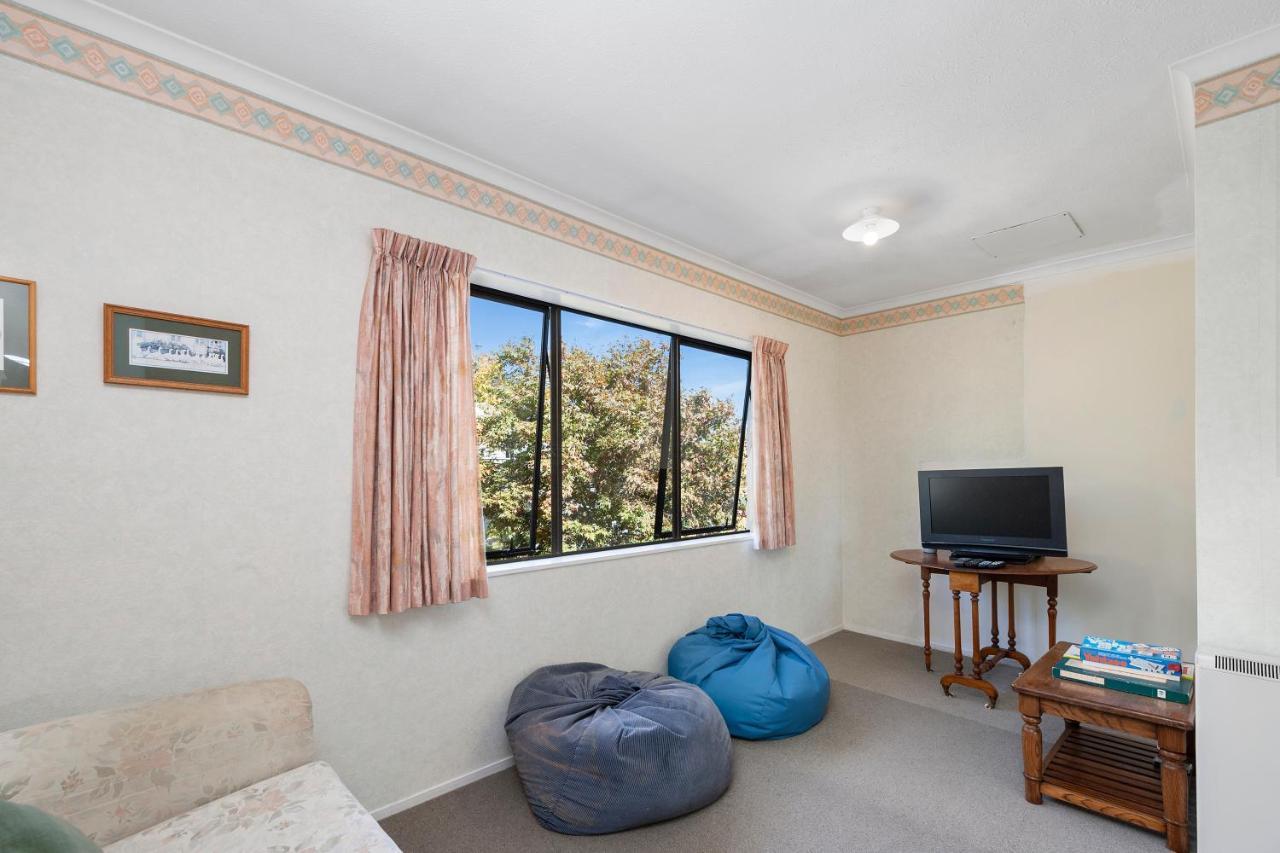 Lake Vista At Two Mile Bay- Taupo Central Home Bagian luar foto