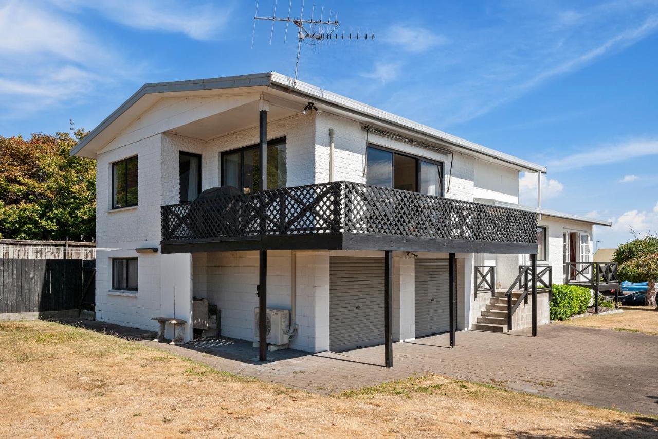 Lake Vista At Two Mile Bay- Taupo Central Home Bagian luar foto