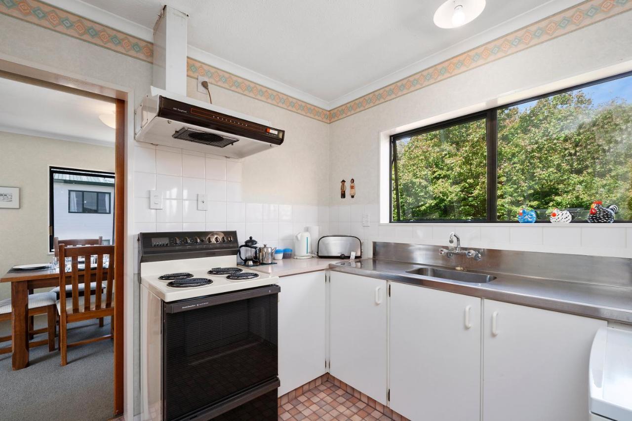 Lake Vista At Two Mile Bay- Taupo Central Home Bagian luar foto