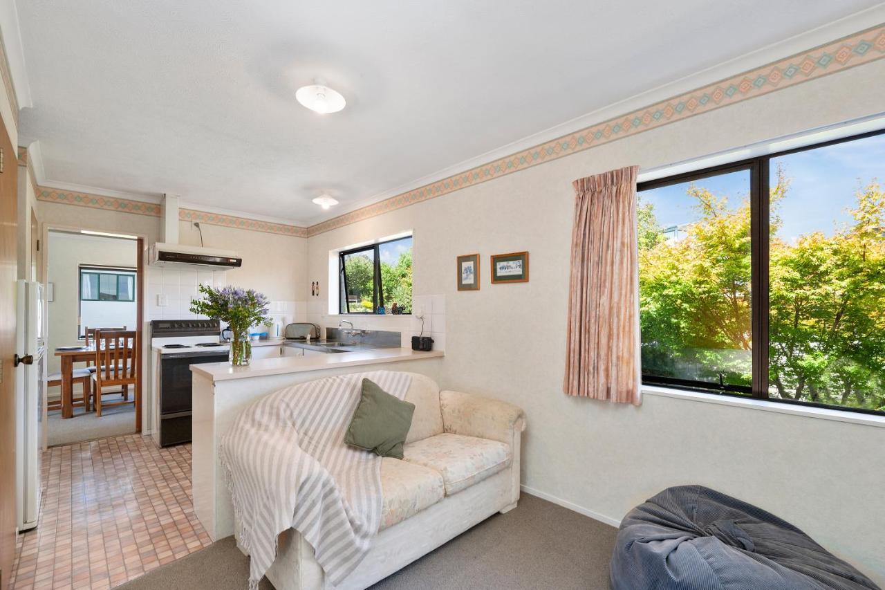 Lake Vista At Two Mile Bay- Taupo Central Home Bagian luar foto